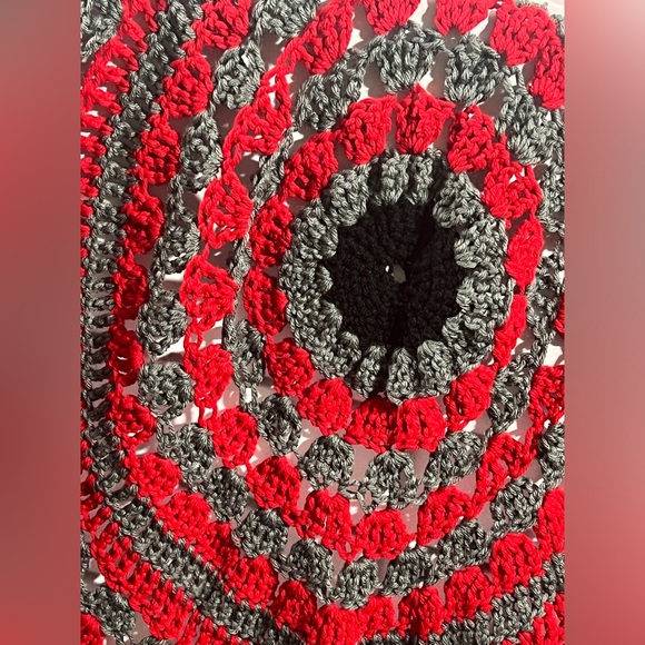 The Rose N Thorn Crocheted Round Mandala Throw Blanket Large - Picture 6 of 8